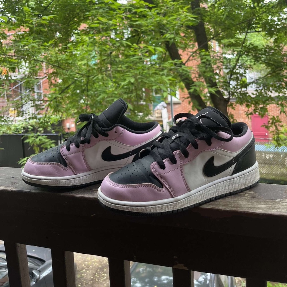 Air Jordan 1 Low GS 'Light Arctic Pink' - Picture 3 of 3